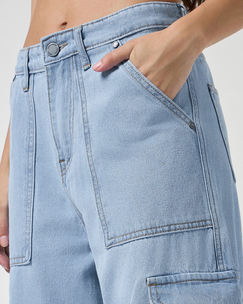 bewakoof Women's Light Blue Washed Straight Fit Cargo Jeans - Image 5